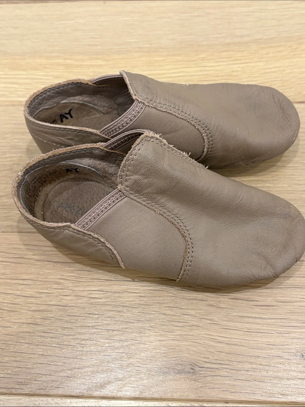 Capezio Kids Tan Jazz Shoes Size 11.5W